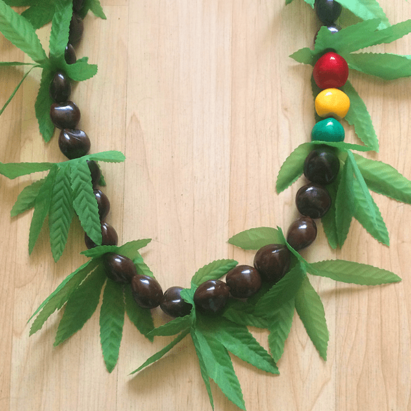 greensbrand-kukui-beads-Rasta-closeup